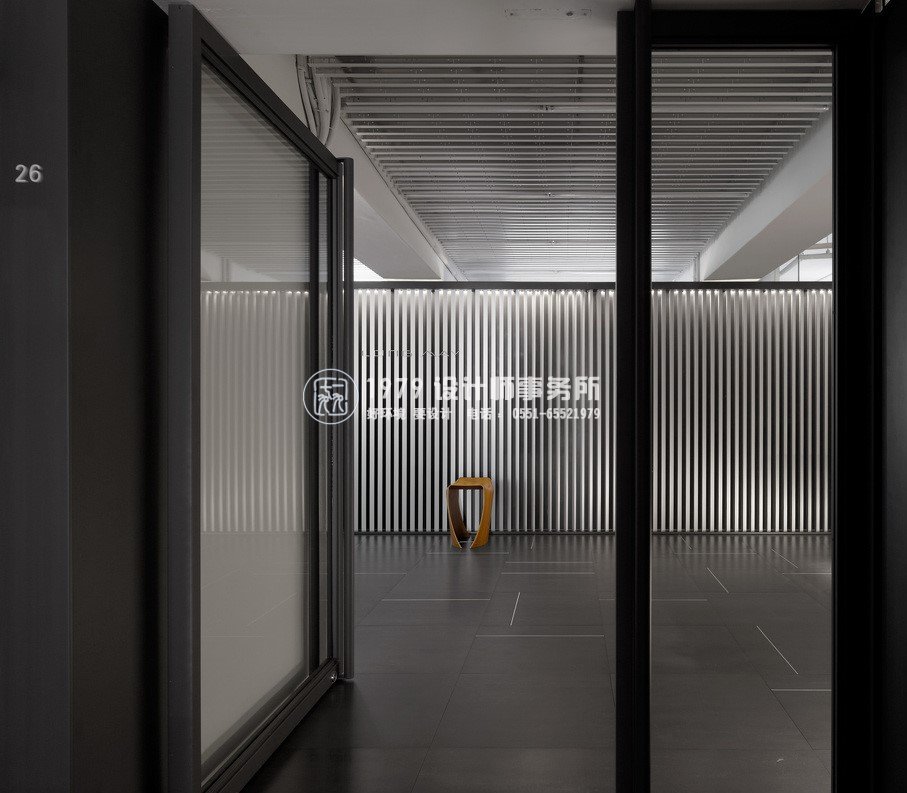 辦公室設(shè)計之五金貿(mào)易辦公室設(shè)計效果圖2