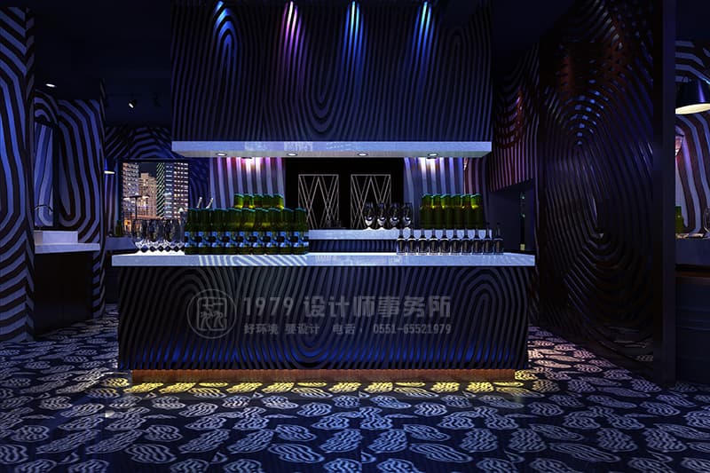 簡單大方的酒吧吧臺裝修設(shè)計效果圖